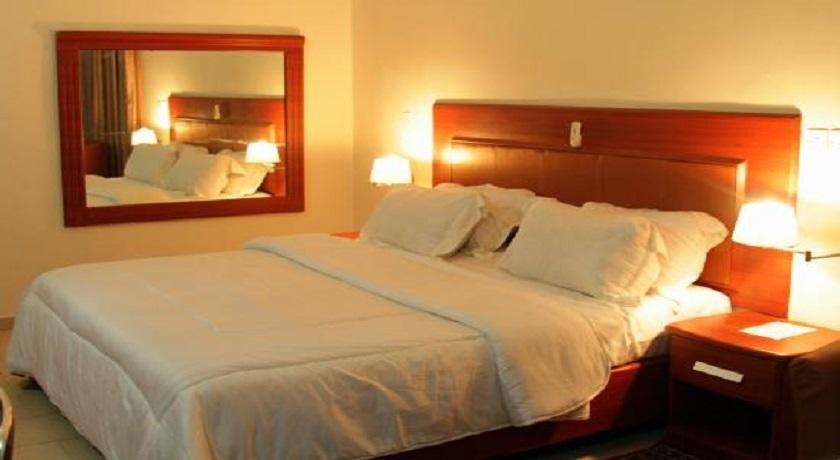 Golden Tulip Warri Airport Hotel Effurun Exterior photo
